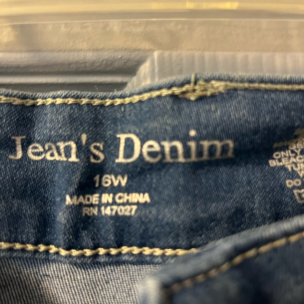 Blue Relaxed Fit Capris with Distressed Details - Picture 3 of 4